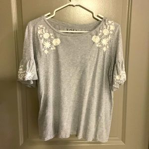 Loft tee with ruffled sleeves and floral stitching